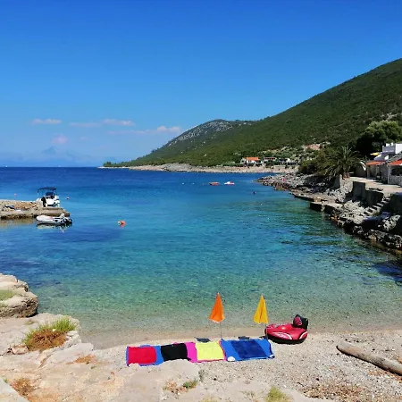 Apartment Zarace شقة *